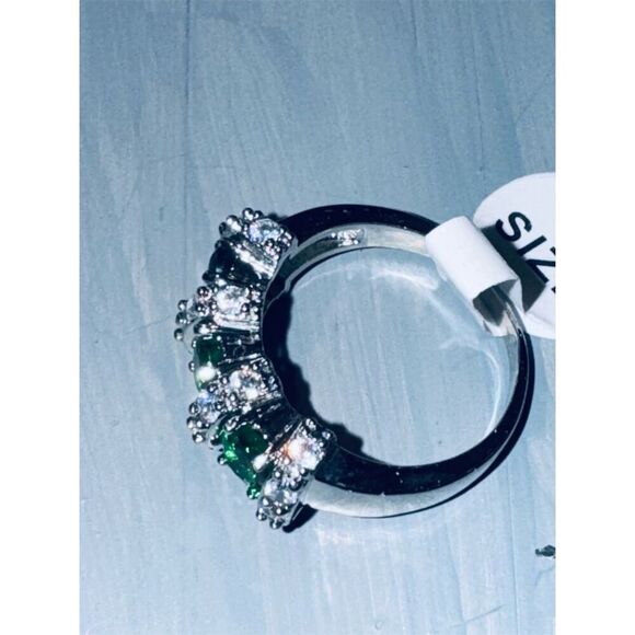 Emerald & CZ Crystal Wedding Band Silver Ring Size 6 Women's Jewelry - Picture 5 of 12